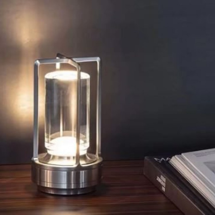 ŞARJ EDİLEBİLİR GÜMÜŞ RENK MASA LAMBASI