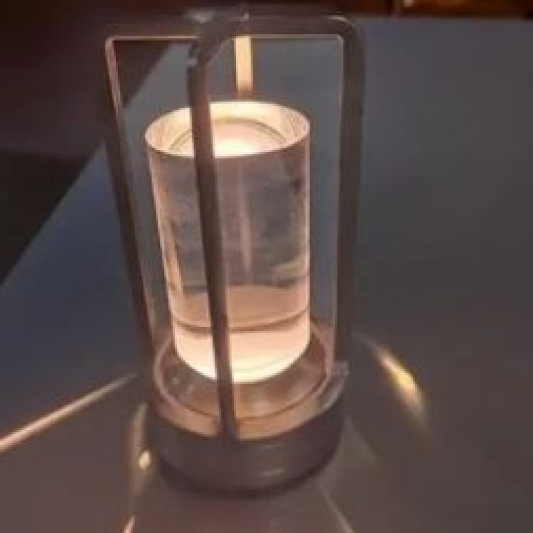 ŞARJ EDİLEBİLİR SİYAH RENK MASA LAMBASI